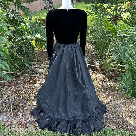 Albert Capraro Couture Gown Black Ruffle Velvet Dress VINTAGE Large - Picture 6 of 9